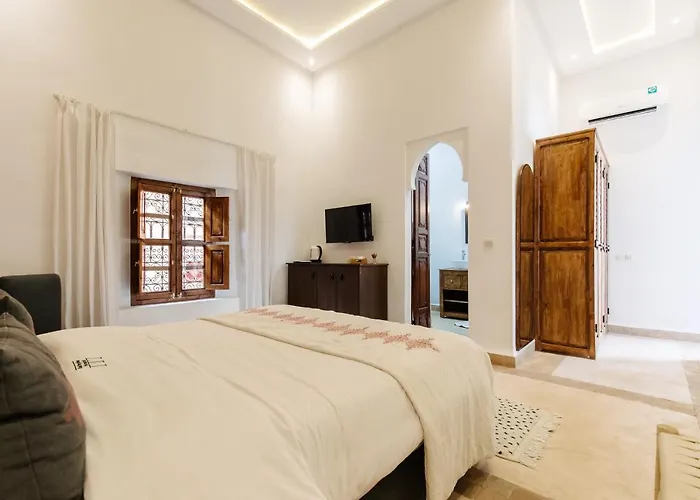 Riad Nayanour